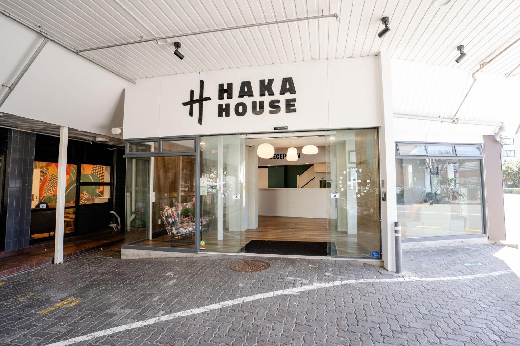 Haka House Wellington Vandrehjem Eksteriør billede Haka House