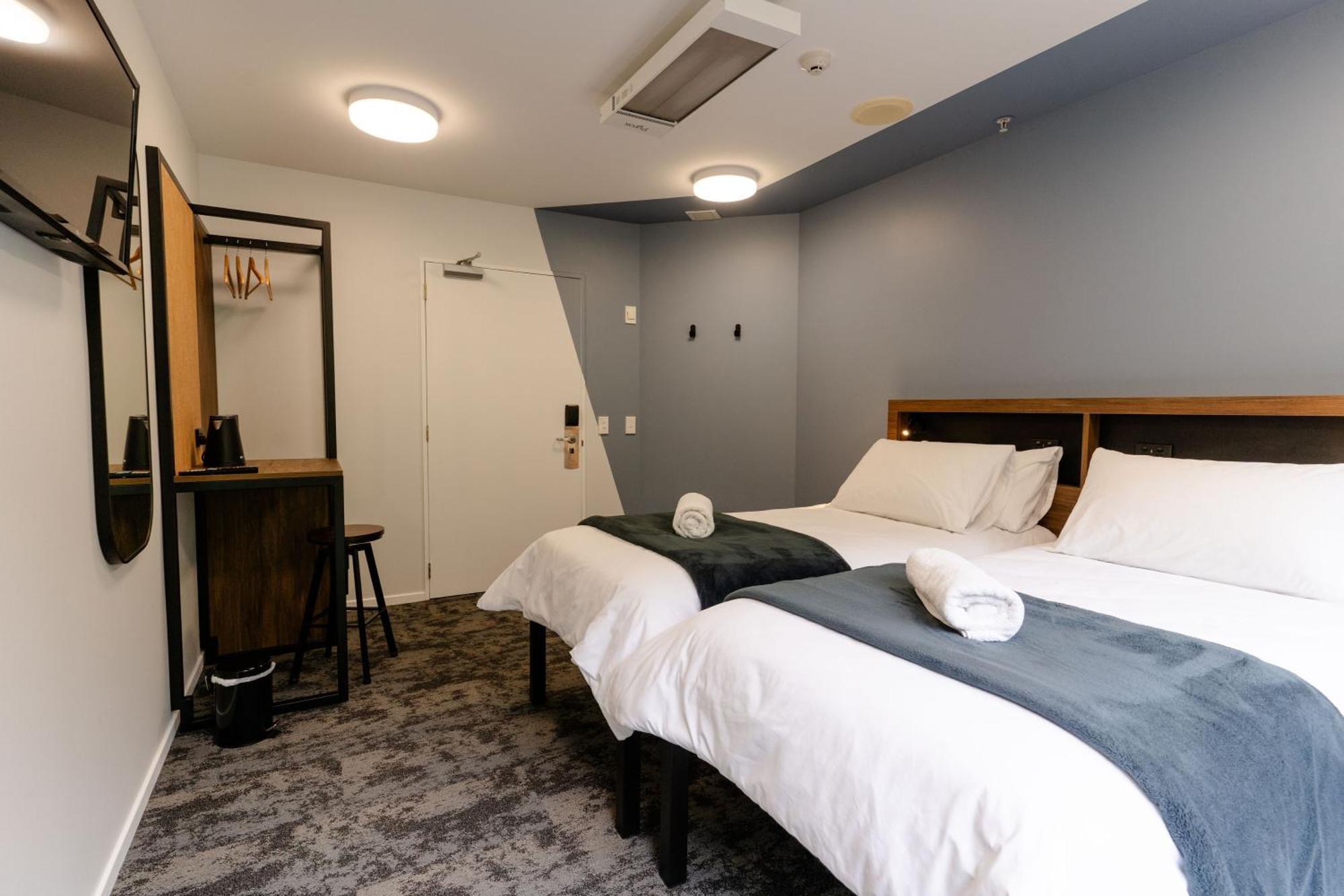 Haka House Wellington Vandrehjem Eksteriør billede A room at the hotel