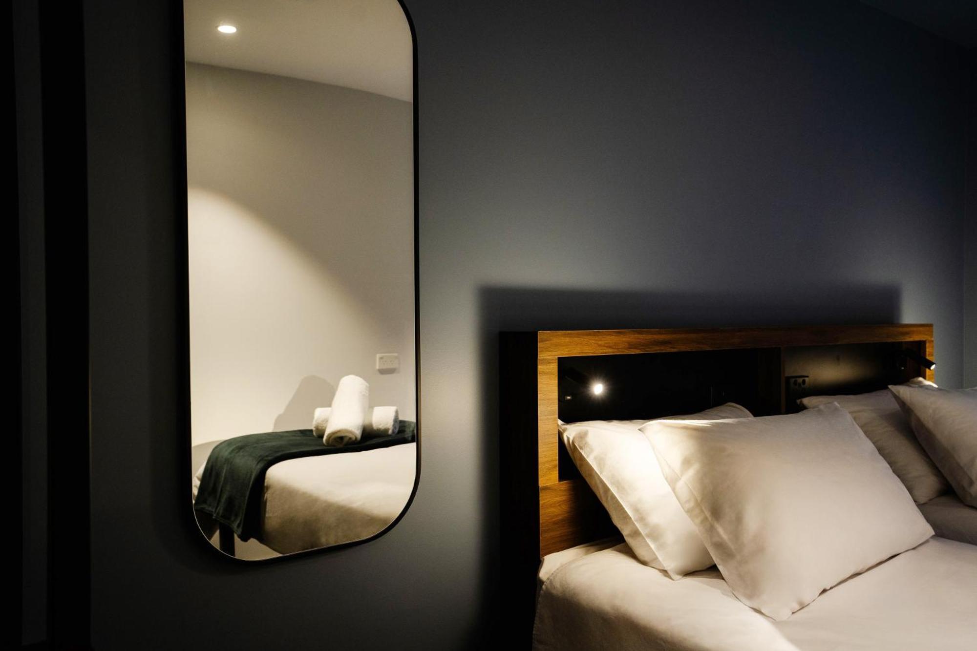 Haka House Wellington Vandrehjem Eksteriør billede A room at the hotel