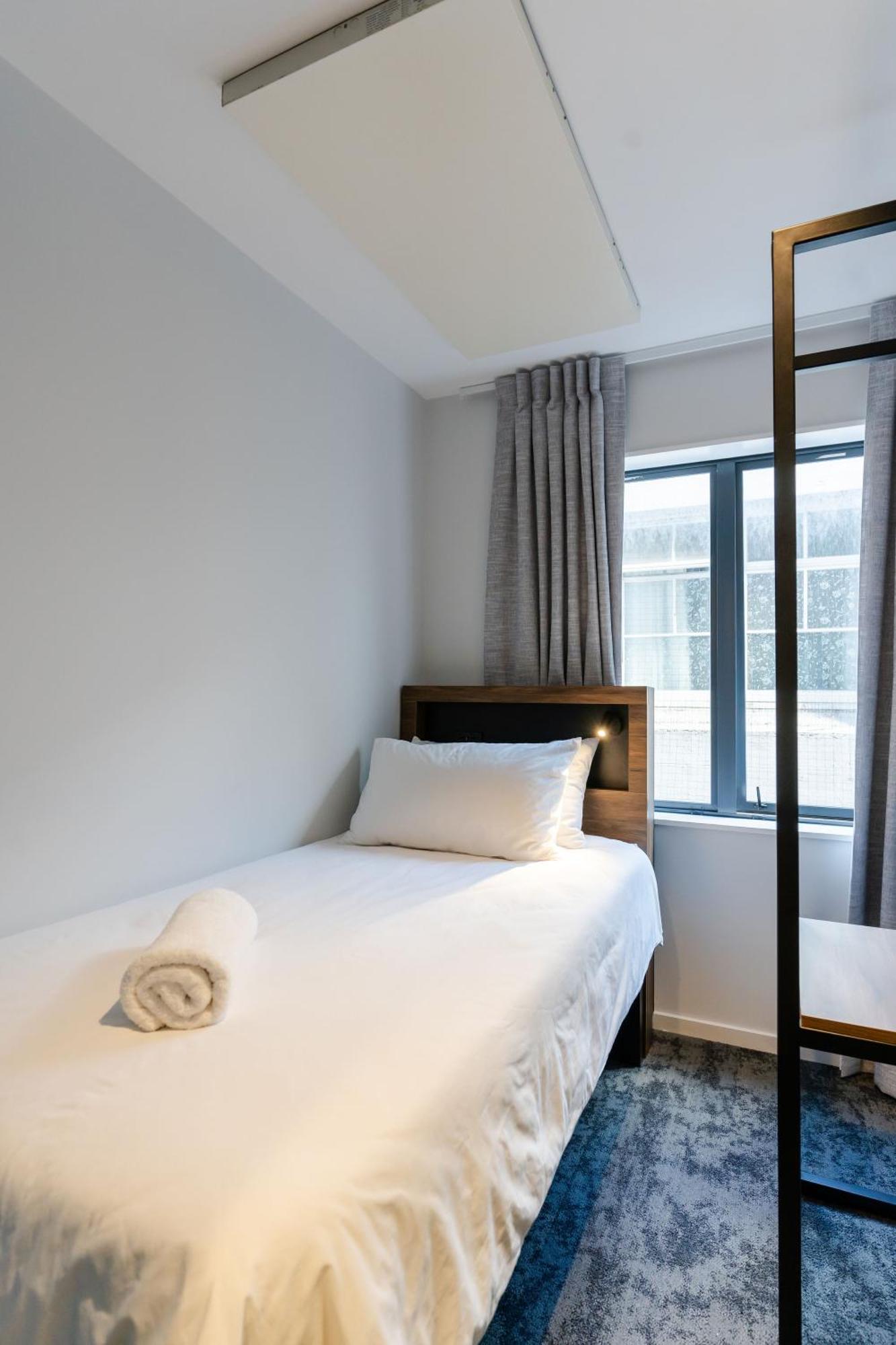 Haka House Wellington Vandrehjem Eksteriør billede A single room at the hotel