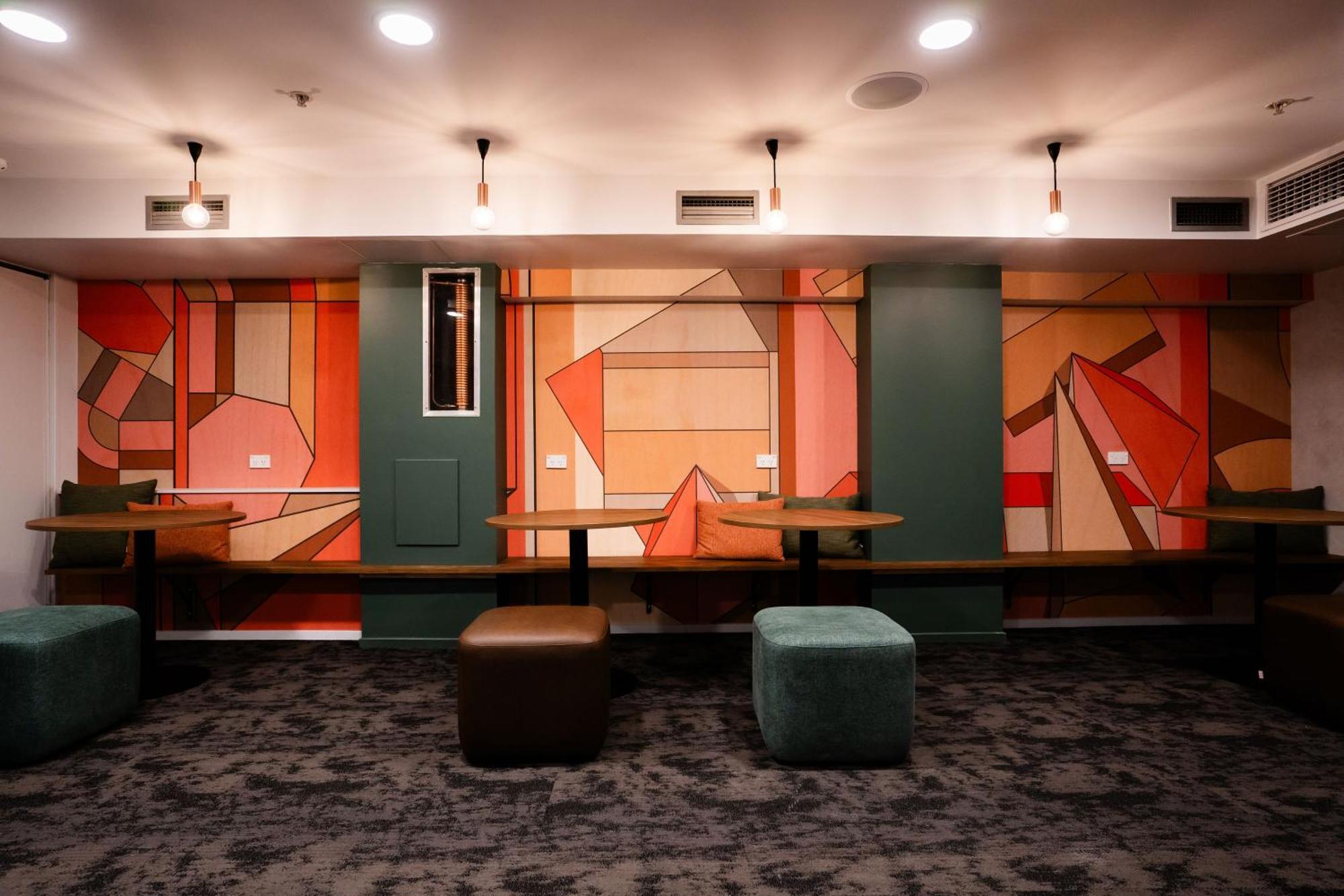 Haka House Wellington Vandrehjem Eksteriør billede The common room at the University of Kent