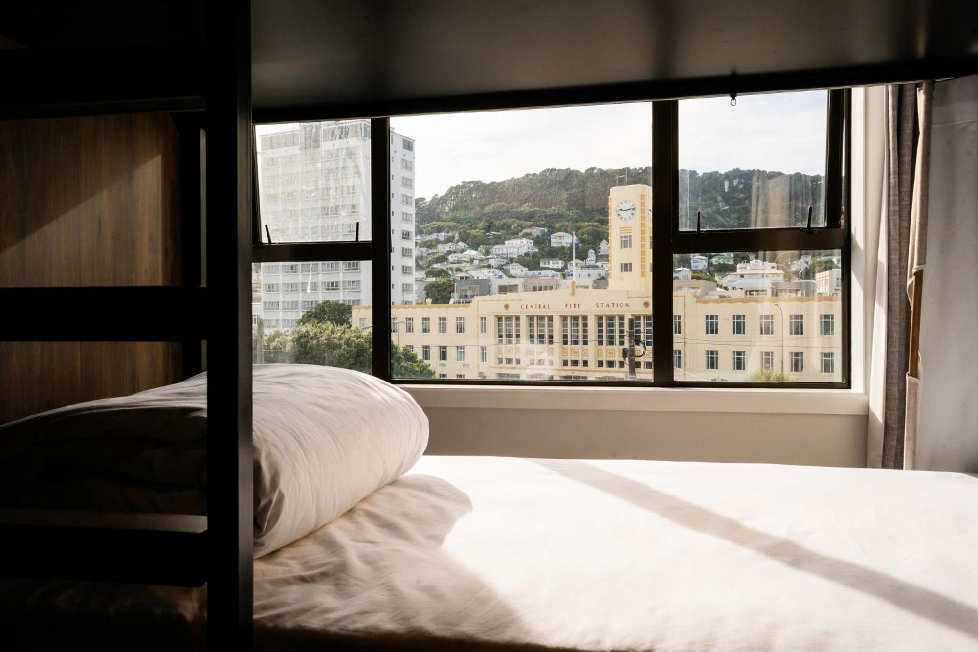 Haka House Wellington Vandrehjem Eksteriør billede A room at the hotel